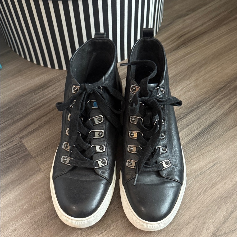 Sz 6.5 Kenneth Cole « Kale » Ladies High-Top Sneakers